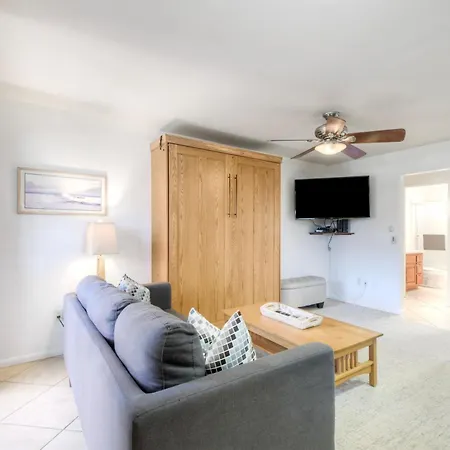 90 Walk Score, Private Patio, Steps To & Dining, Parking Carlsbad