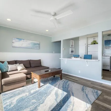 Apartment Oceanfront Apartment, Private Balcony, Access, Sunset Views *
