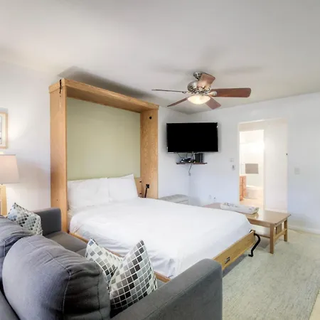Apartment 90 Walk Score, Private Patio, Steps To & Dining, Parking Carlsbad