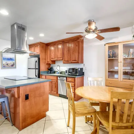 90 Walk Score, Private Patio, Steps To & Dining, Parking Apartment
