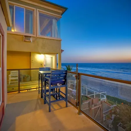 Oceanfront Apartment, Private Balcony, Access, Sunset Views *