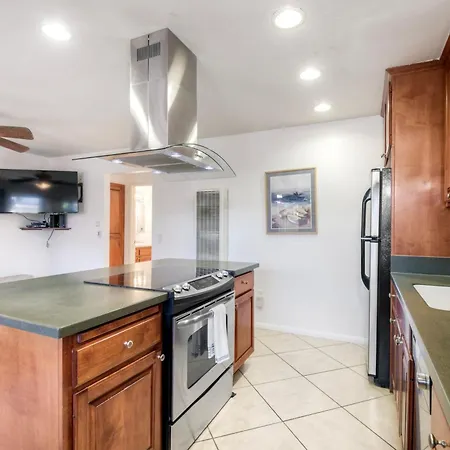 90 Walk Score, Private Patio, Steps To & Dining, Parking * Carlsbad