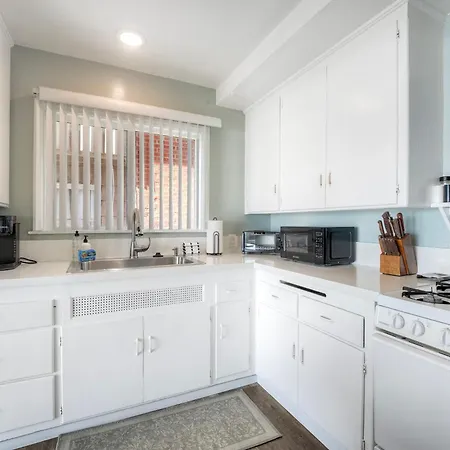 Oceanfront Condo, Private Balcony, Access, Bbq Apartment *