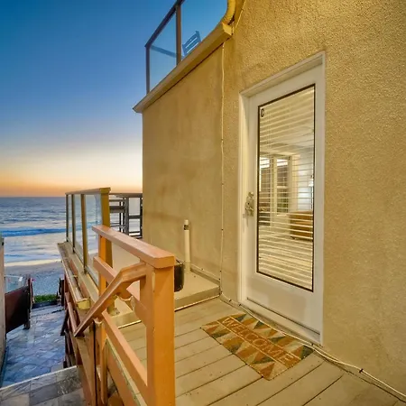 Oceanfront Apartment, Private Balcony, Access, Sunset Views Apartment *