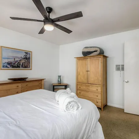 90 Walk Score, Private Patio, Steps To & Dining, Parking * Carlsbad