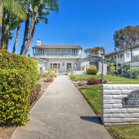 90 Walk Score, Private Patio, Steps To & Dining, Parking