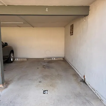 Apartment 90 Walk Score, Private Patio, Steps To & Dining, Parking *