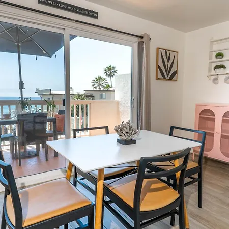 Beachwalk Aparthotel 4*