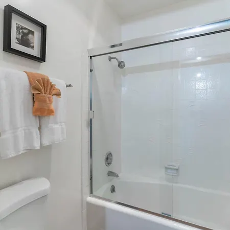 Beachwalk Aparthotel 4*