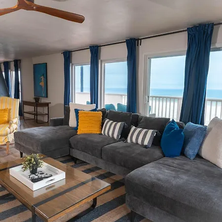 Beachwalk Aparthotel 4*