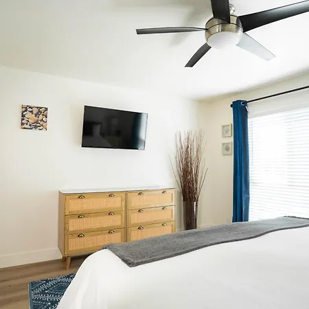 Aparthotel Beachwalk 4*