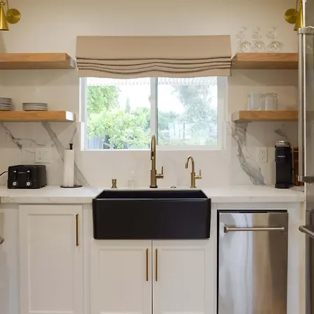 Elegant 2br With Outdoor Space Holiday home Carlsbad