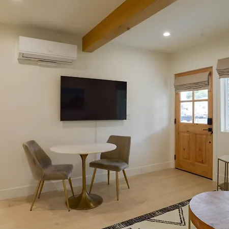 Elegant 2br With Outdoor Space Holiday home