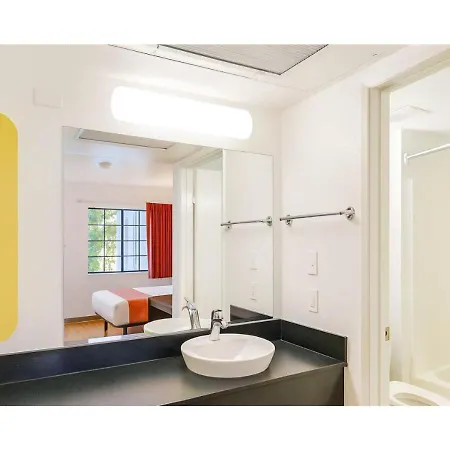 Hotel 6-carlsbad, Ca 3*