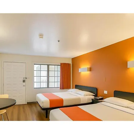 Hotel 6-carlsbad, Ca