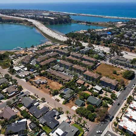Walk To Lagoon! Luxe Coastal Escape W/ Pool Table