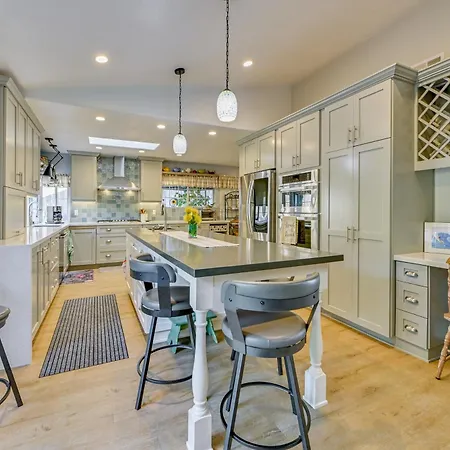 1 Mi To Beach! 'carlsbad Retreat' W/ Serene Garden Carlsbad