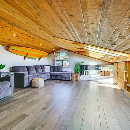 Walk To Lagoon! Luxe Coastal Escape W/ Pool Table