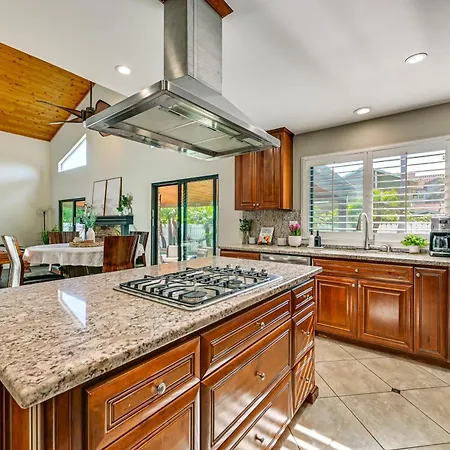 Walk To Lagoon! Luxe Coastal Escape W/ Pool Table