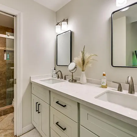 Walk To Lagoon! Luxe Coastal Escape W/ Pool Table Holiday home Carlsbad