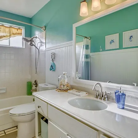 1 Mi To Beach! 'carlsbad Retreat' W/ Serene Garden Carlsbad