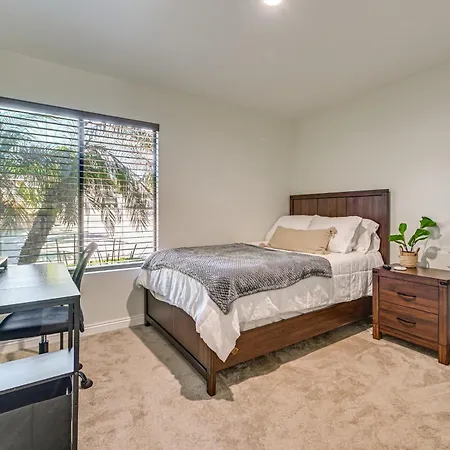 Walk To Lagoon! Luxe Coastal Escape W/ Pool Table