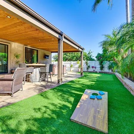 Walk To Lagoon! Luxe Coastal Escape W/ Pool Table Holiday home