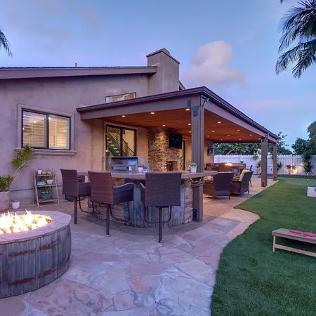 Holiday home Walk To Lagoon! Luxe Coastal Escape W/ Pool Table *