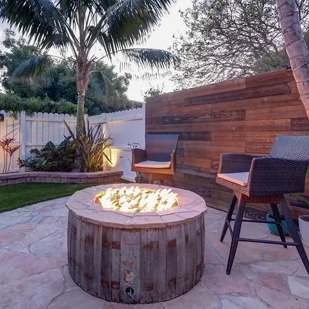 Holiday home Walk To Lagoon! Luxe Coastal Escape W/ Pool Table *