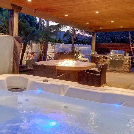 Holiday home Walk To Lagoon! Luxe Coastal Escape W/ Pool Table *
