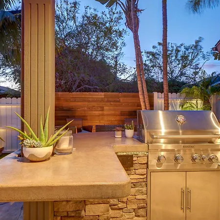 Walk To Lagoon! Luxe Coastal Escape W/ Pool Table Holiday home