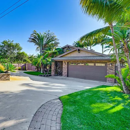 Holiday home Walk To Lagoon! Luxe Coastal Escape W/ Pool Table *