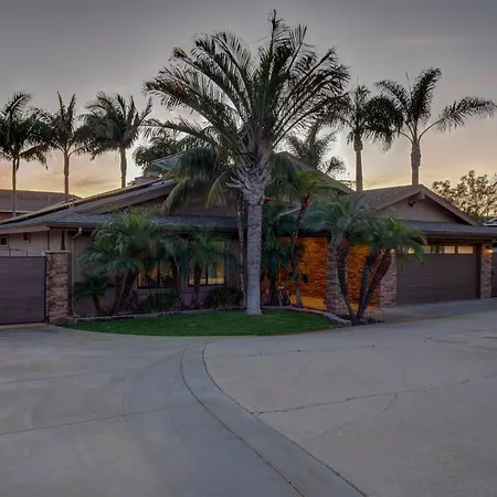 Holiday home Walk To Lagoon! Luxe Coastal Escape W/ Pool Table Carlsbad
