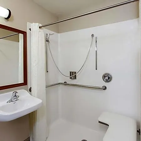 Days By Wyndham Hotel Carlsbad