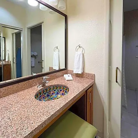 Hyatt House San Diego 4*