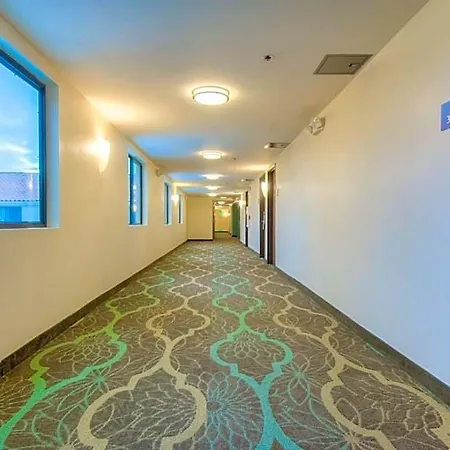 Express & By Ihg Hotel Carlsbad