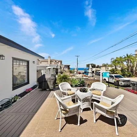 2 Bedroom With Ocean Views Large Deck Remodeled Holiday home