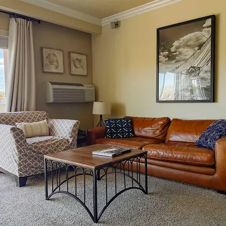 With Tennis Court View & King Beds Holiday home Carlsbad