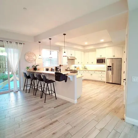 Luxury Coastal Retreat - & Lagoon * Carlsbad