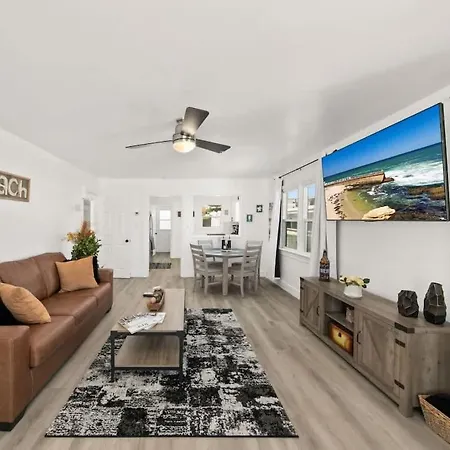 2 Bedroom With Ocean Views Large Deck Remodeled Holiday home Carlsbad