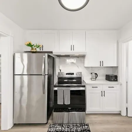 2 Bedroom With Ocean Views Large Deck Remodeled *