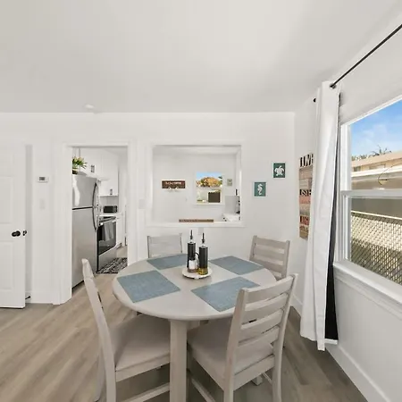 Holiday home 2 Bedroom With Ocean Views Large Deck Remodeled *