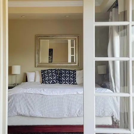 Holiday home With Tennis Court View & King Beds Carlsbad