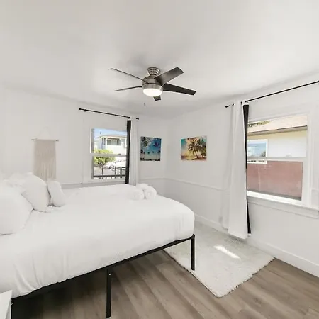 2 Bedroom With Ocean Views Large Deck Remodeled *