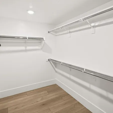 3 Minute Walk To 4 Bedroom Holiday home Carlsbad