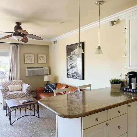 With Tennis Court View & King Beds Holiday home Carlsbad