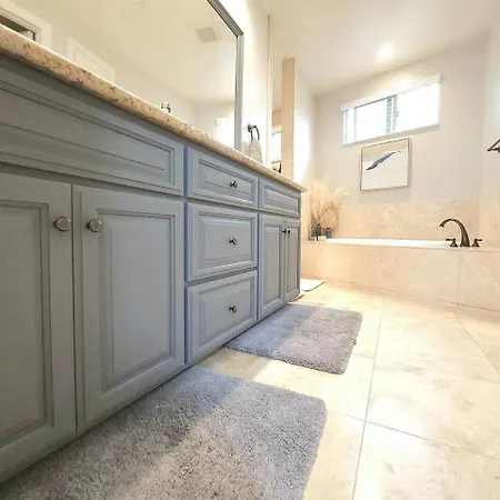 Luxury Coastal Retreat - & Lagoon Carlsbad