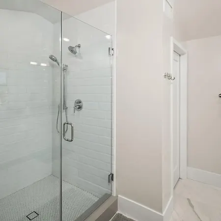 Holiday home 3 Minute Walk To 4 Bedroom *