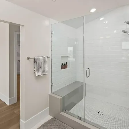 3 Minute Walk To 4 Bedroom Carlsbad