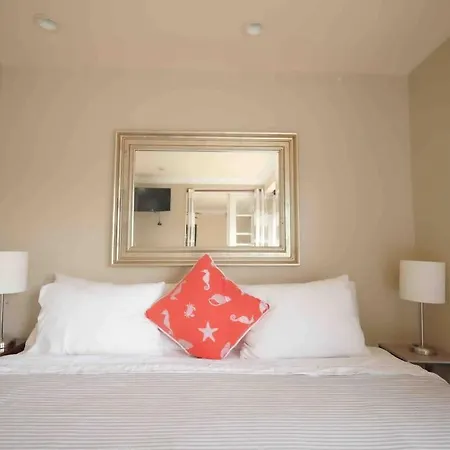 With Tennis Court View & King Beds Holiday home *